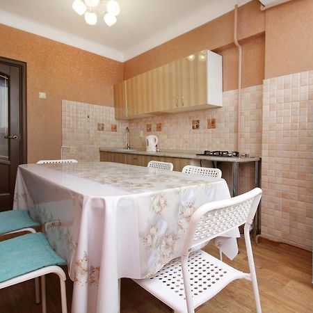 Spacious Central Apartment Almaty Exterior photo