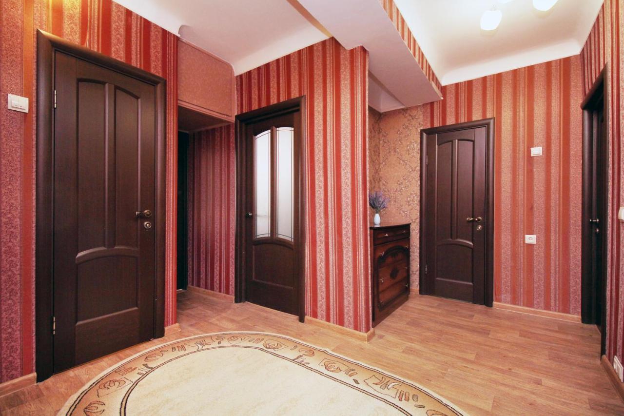 Spacious Central Apartment Almaty Exterior photo